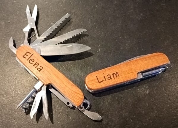 Personalisiertes Sackmesser aus Rosenholz